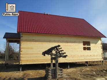 Дом из бруса с крыльцом