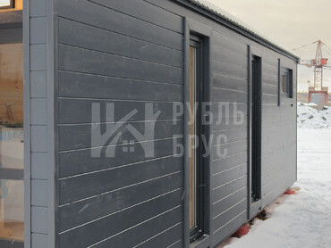 Мобильная баня в БАРН стиле с крыльцом